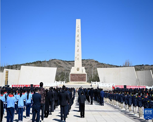  清明祭掃緬懷革命先烈